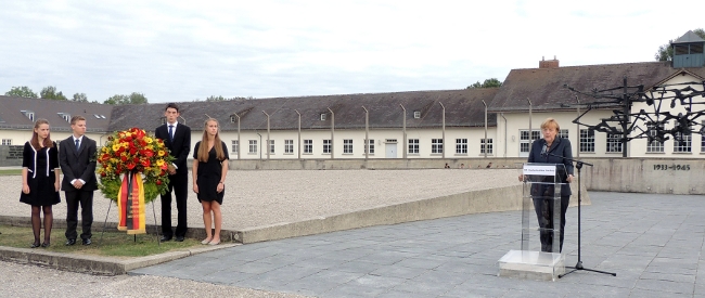 Angela Merkel Dachau 2